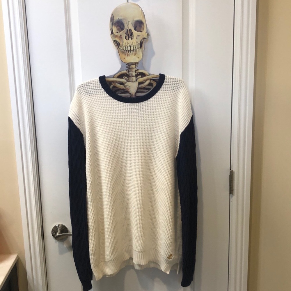 CPO Provisions Men’s S White and Blue Sweater